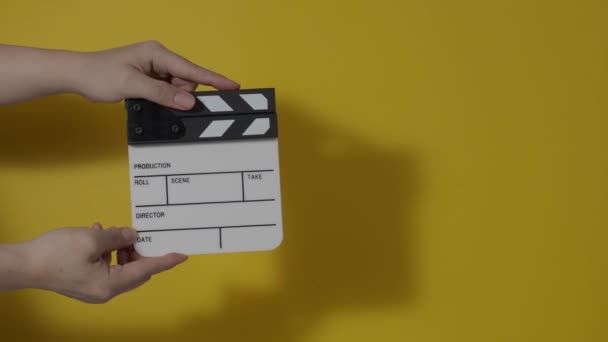 Movie Slate Clapperboard Hitting Close Hand Holding Empty Film Slate — Video Stock