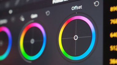 Renk derecelendirme grafiği veya RGB renk düzeltme göstergesi prodüksiyon sonrası monitörde. Video ya da film yapımında telekinezi aşaması. Dijital filmdeki renkleri düzenlemek veya ayarlamak için.