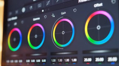 Renk derecelendirme grafiği veya RGB renk düzeltme göstergesi prodüksiyon sonrası monitörde. Video ya da film yapımında telekinezi aşaması. Dijital filmdeki renkleri düzenlemek veya ayarlamak için.