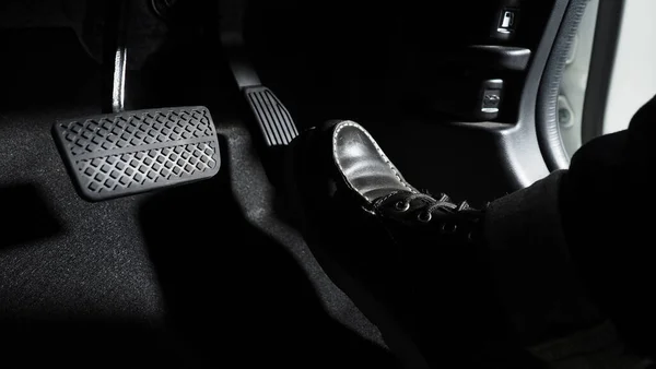 Επιτάχυνση Και Φρένο Πόδι Πατώντας Πόδι Πεντάλ Του Αυτοκινήτου Για — Φωτογραφία Αρχείου