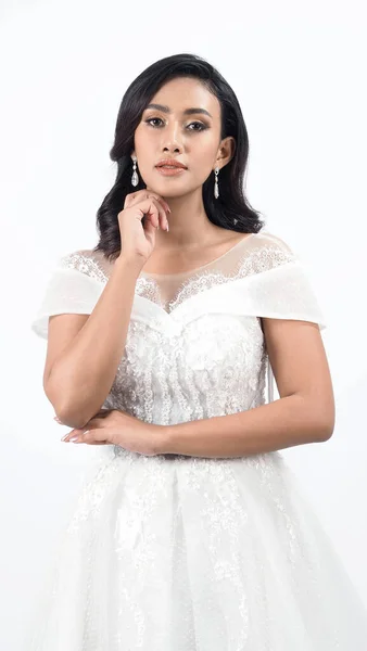 Azjatka Białej Sukni Ślubnej Tajska Panna Młoda Pozuje Przed Ślubem — Zdjęcie stockowe