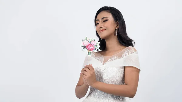 Beyaz Gelinlikli Asyalı Kadın Taylandlı Gelin Düğün Gününden Önce Poz — Stok fotoğraf