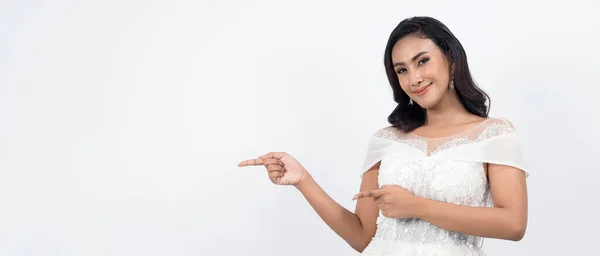 Aziatische Vrouw Witte Trouwjurk Thaise Bruid Poseert Voor Trouwdag Een — Stockfoto