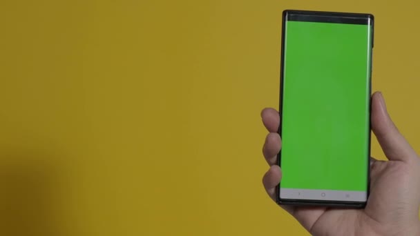 Akıllı Telefon Ekranı Akıllı Telefon Renk Arkaplanında Izole Edilmiş Yeşil — Stok video
