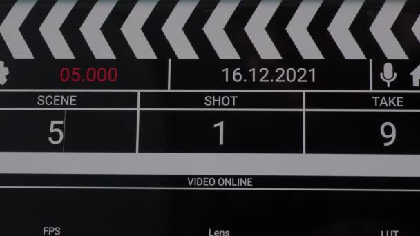 デジタルフィルムスレート 映画のクラッパーボードインターフェース 映画や撮影の前にデジタル番号が実行され カウントします ビデオレコーディングやVdo制作のためのクラッパーボードです 映画産業ツール — ストック動画