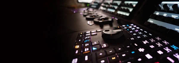 Video Üretiminde Renk Düzenleme Için Video Düzenleyici Makine Birçok Düğme — Stok fotoğraf