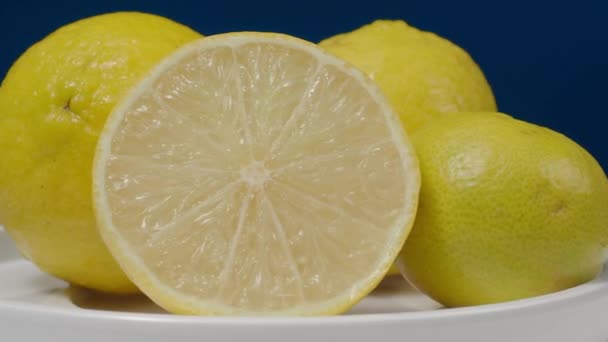 Lezzetli Limon Pikapta Hareket Ediyor Lezzetli Limonlar Siyah Arka Planda — Stok video