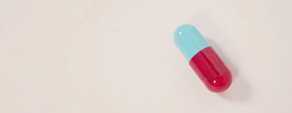 Принимать Держать Руках Таблетки Лекарств Капсула Таблетки Белом Фоне Изолированы — стоковое фото
