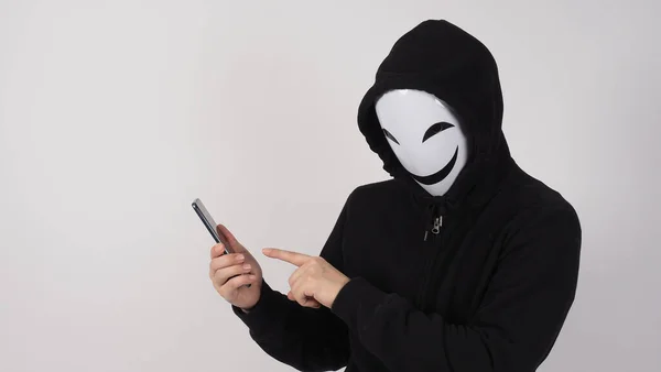 Hacker Anônimo Máscara Facial Com Smartphone Mão Homem Camisa Capuz — Fotografia de Stock