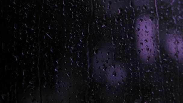 Regn Droppar Glaset Små Regndroppar Vilar Glas Medan Regnet Bakgrund — Stockvideo