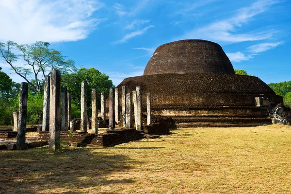 Ступа Pabulu Віхар в Polonnaruwa, Шрі-Ланка — стокове фото