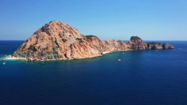 Adrasan Denizi, Türkiye 'deki Suluada Adası üzerinde uçan İHA, Türk Maldivleri olarak bilinen cennet, 4K