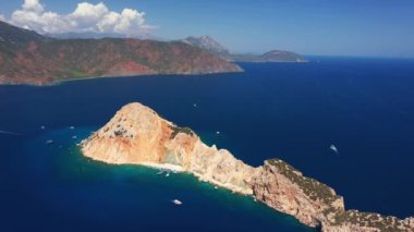 Adrasan Denizi, Türkiye 'deki Suluada Adası üzerinde uçan İHA, Türk Maldivleri olarak bilinen cennet, 4K