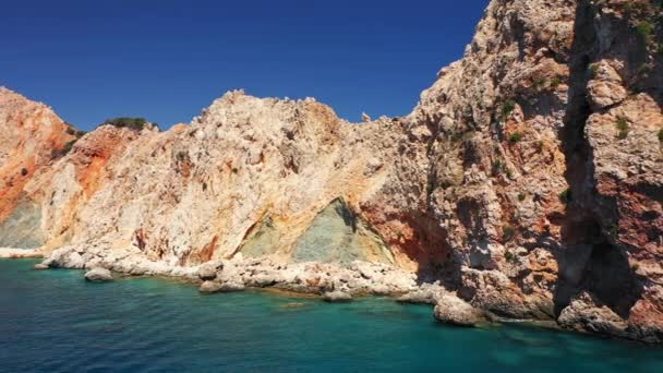 Drohnenflug über der Insel Suluada im türkischen Adrasan-Meer, einem Paradies, das als Türkische Malediven bekannt ist, 4K — Stockvideo