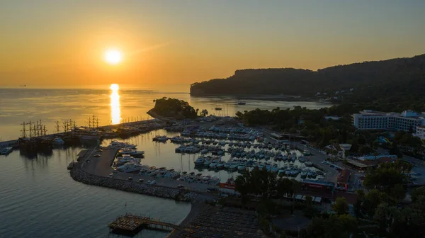 Hoteles vista aérea en la costa mediterránea en la Riviera turca en las inmediaciones de Kemer Imagen De Stock