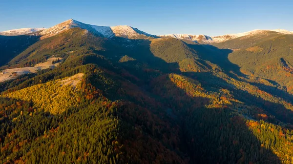 Осінь в горах, дивовижний пейзаж — стокове фото