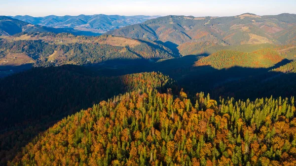 Осінь в горах, дивовижний пейзаж — стокове фото