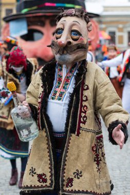 Krasnoilsk, Ukrayna - 14 Ocak 2020: Malanka Malanca 'nın eski pagan ritüeli, bekar erkekler tarafından icra edildi.