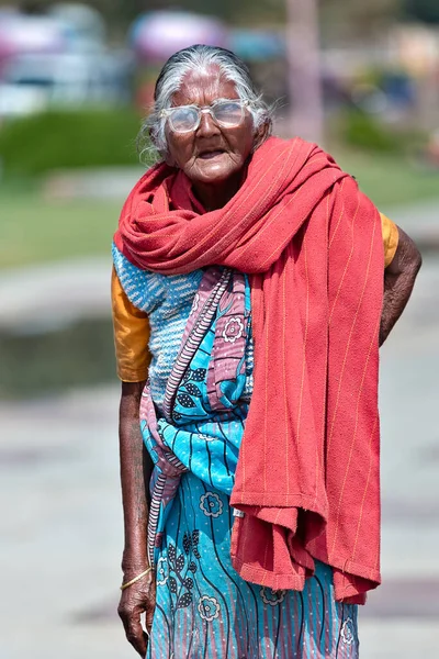Hindistan sokak portreleri Haydarabad, Hindistan 'da. Hindistan sokak insanlarının fotoğraf çekimi. Kasım, 2020