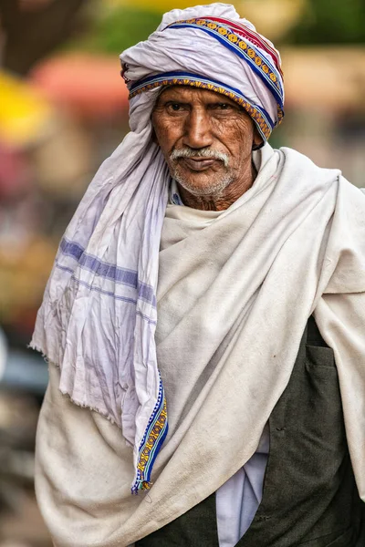 Hindistan sokak portreleri Haydarabad, Hindistan 'da. Hindistan sokak insanlarının fotoğraf çekimi. Kasım, 2020