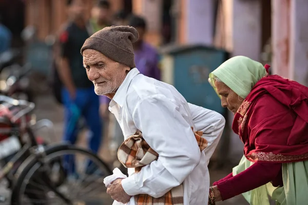 Hindistan sokak portreleri Haydarabad, Hindistan 'da. Hindistan sokak insanlarının fotoğraf çekimi. Kasım, 2020