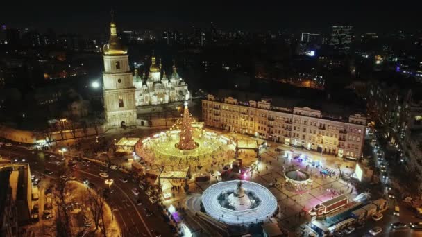 Kyiv, Ukraine - 2021: New year tree in Kyiv. New year celebration in the centre. 4k video drone. — Wideo stockowe