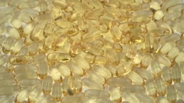 Altın arka plan kapsülleri gıda takviyesi kapsüllerini kapatın A vitamini, D3 vitamini, balık yağı, Omega 3, 6, 9, akşam çuha çiçeği yağı, keten tohumu yağı, D vitamini, E vitamini.