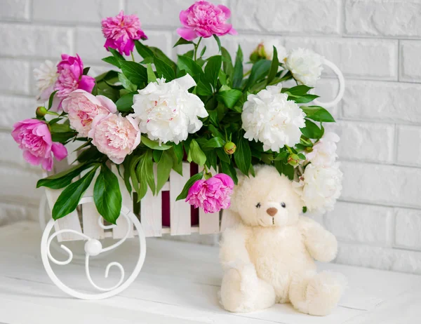 Decoratie met peony bloemen — Stockfoto