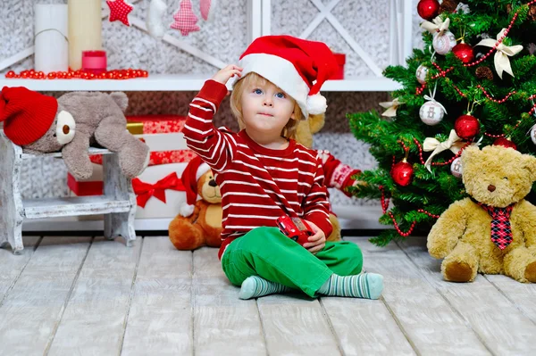 Schattig todler dragen xmas hoed — Stockfoto