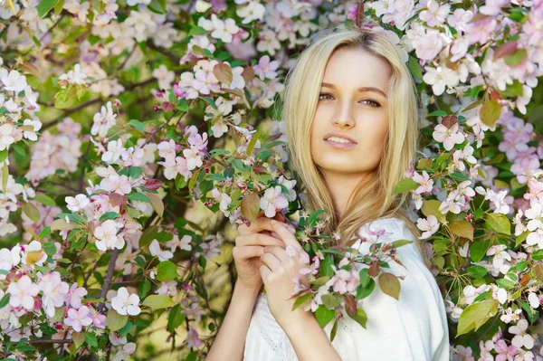 Beautiful spring girl in blooming tree — Stock Photo, Image