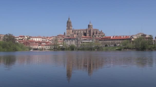 Salamanca _ city _ from _ river — Vídeos de Stock