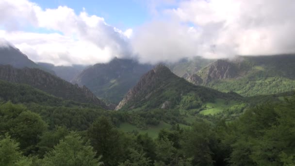 Asturias vallei snel — Stockvideo