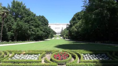 Madrid Kraliyet Sarayı bahçelerine 60