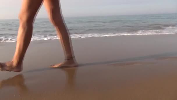 Feet side walking on seashore 60 — Stock Video