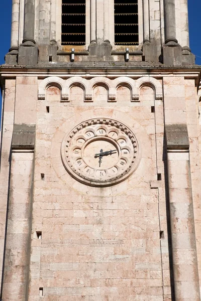 Relógio antigo em belfry — Fotografia de Stock