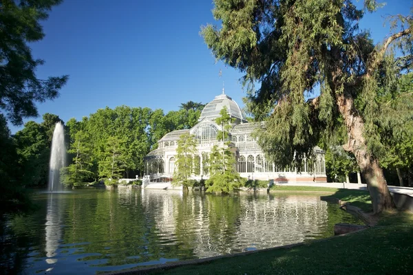 Madrid lado del palacio de cristal — Foto de Stock