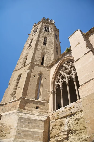 Campanario de la catedral en la ciudad de Lleida — Foto de Stock