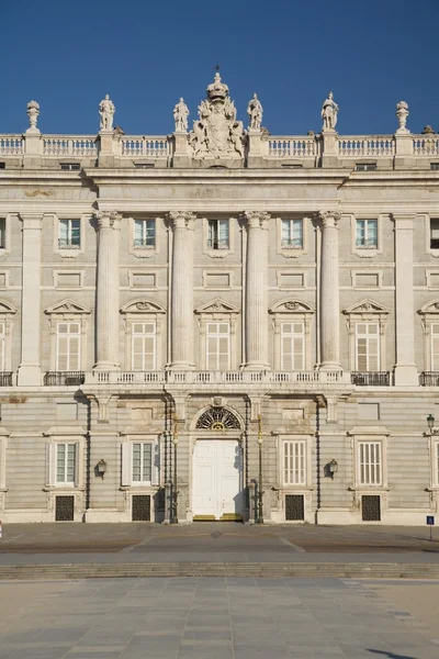 Puerta del palacio real de Madrid — Foto de Stock