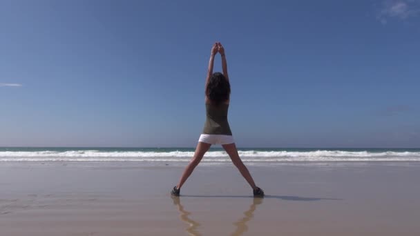 Fitness em frente ao oceano 37 — Vídeo de Stock
