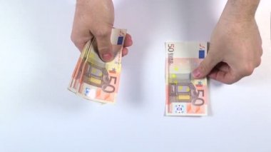 Euro banknot beyaz üzerinde dağıtma