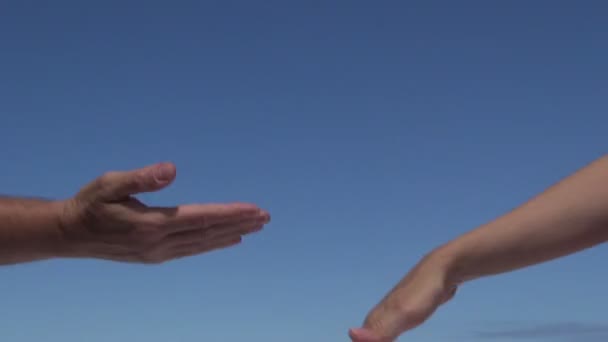 Ζευγάρι πολλά χέρια χαιρετισμό — Αρχείο Βίντεο