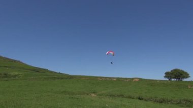 Yamaçparaşütü uçan asturias sahil