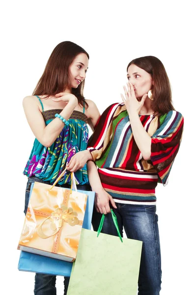 Duas mulheres jovens com sacos de compras — Fotografia de Stock
