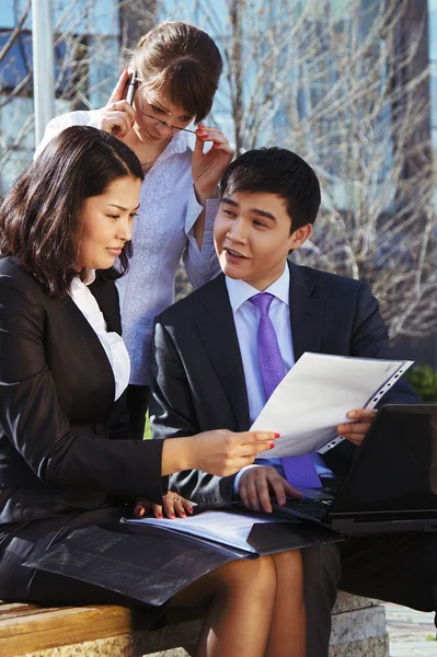 Group of business meeting outdoor — Stock Photo, Image