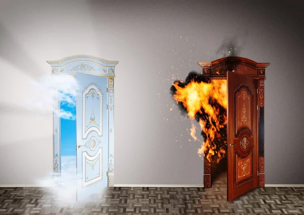 Två dörrar till himmel och helvete. Val koncept. — Stockfoto