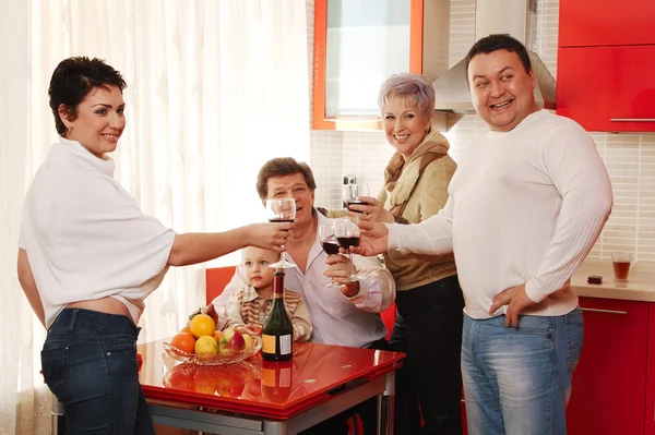 Family in home kitchen drinking wine — Stock Photo, Image