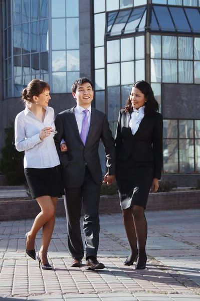 Business walking and talking in the street. — Stock Photo, Image