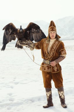 Nura, Kazakistan - 23 Şubat: çocuğun yandan nura de kartal