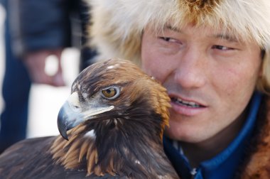 Nura, Kazakistan - 23 Şubat: adamın yandan nura de kartal