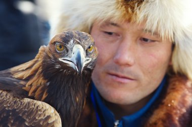 Nura, Kazakistan - 23 Şubat: adamın yandan nura de kartal